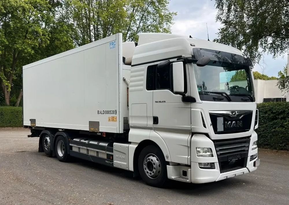MAN TGX 26.470 – Chłodnia z agregatem Thermo King / Retarder / Navi / Euro 6 /6x2 - Camion frigorifique: photos 2 MAN TGX 26.470 – Chłodnia z agregatem Thermo King / Retarder / Navi / Euro 6 /6x2 - Camion frigorifique: photos 2