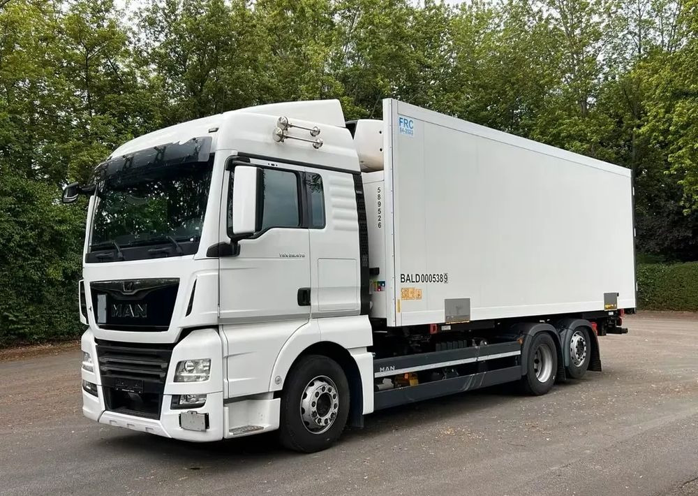 MAN TGX 26.470 – Chłodnia z agregatem Thermo King / Retarder / Navi / Euro 6 /6x2 - Camion frigorifique: photos 1 MAN TGX 26.470 – Chłodnia z agregatem Thermo King / Retarder / Navi / Euro 6 /6x2 - Camion frigorifique: photos 1