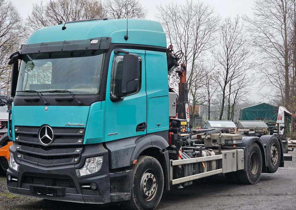 Mercedes-Benz Actros 2543• Euro 6 • 6x2 • HAKOWIEC HYVA 20.53 S • Żuraw FASSI F110M • NOWY Silnik!-Przebieg po wymianie silnika: 124.000 km - Camion ampliroll, Camion grue: photos 1 Mercedes-Benz Actros 2543• Euro 6 • 6x2 • HAKOWIEC HYVA 20.53 S • Żuraw FASSI F110M • NOWY Silnik!-Przebieg po wymianie silnika: 124.000 km - Camion ampliroll, Camion grue: photos 1