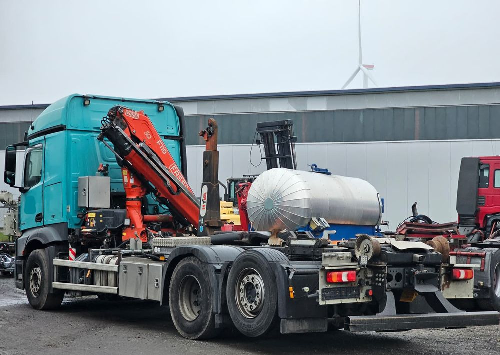 Mercedes-Benz Actros 2543• Euro 6 • 6x2 • HAKOWIEC HYVA 20.53 S • Żuraw FASSI F110M • NOWY Silnik!-Przebieg po wymianie silnika: 124.000 km - Camion ampliroll, Camion grue: photos 3 Mercedes-Benz Actros 2543• Euro 6 • 6x2 • HAKOWIEC HYVA 20.53 S • Żuraw FASSI F110M • NOWY Silnik!-Przebieg po wymianie silnika: 124.000 km - Camion ampliroll, Camion grue: photos 3