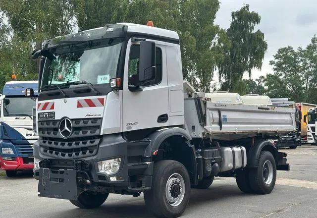 Mercedes-Benz Arocs 2040 4x4 – Meiller | Euro 6c | płyta czołowa do montażu pługu, osprzętu zimowego lub komunalnego | Automat | Resory stalowe (Blatt-Blatt) - Camion benne: photos 4 Mercedes-Benz Arocs 2040 4x4 – Meiller | Euro 6c | płyta czołowa do montażu pługu, osprzętu zimowego lub komunalnego | Automat | Resory stalowe (Blatt-Blatt) - Camion benne: photos 4