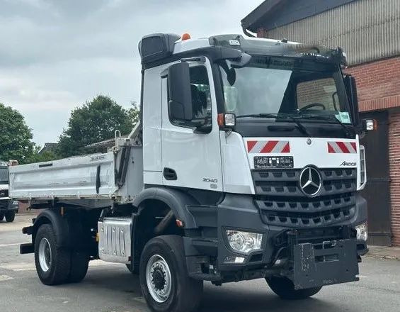 Mercedes-Benz Arocs 2040 4x4 – Meiller | Euro 6c | płyta czołowa do montażu pługu, osprzętu zimowego lub komunalnego | Automat | Resory stalowe (Blatt-Blatt) - Camion benne: photos 3 Mercedes-Benz Arocs 2040 4x4 – Meiller | Euro 6c | płyta czołowa do montażu pługu, osprzętu zimowego lub komunalnego | Automat | Resory stalowe (Blatt-Blatt) - Camion benne: photos 3