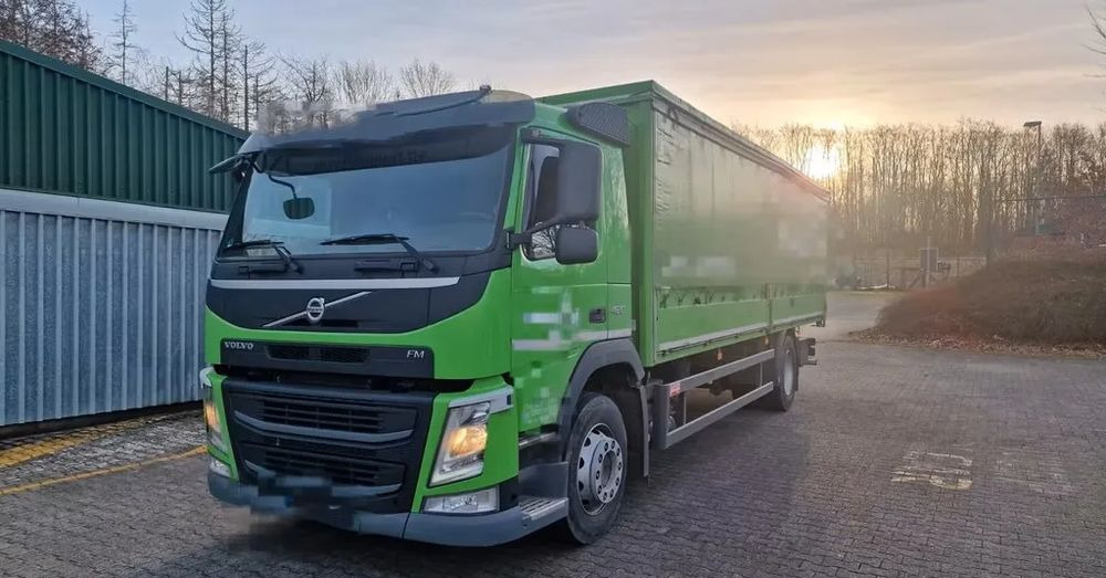 Volvo FM 420 – zabudowa + plandeka / Automatyczna skrzynia / Euro 6 / Zawieszenie pneumatyczne/ 4x2/ - Camion à rideaux coulissants: photos 1 Volvo FM 420 – zabudowa + plandeka / Automatyczna skrzynia / Euro 6 / Zawieszenie pneumatyczne/ 4x2/ - Camion à rideaux coulissants: photos 1