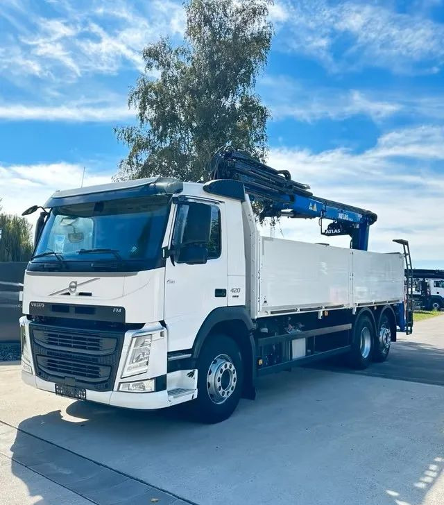 Volvo FM420 6x2 z zabudową budowlaną / oś podnoszona i skrętna / HDS Atlas / Euro 6 / 238 000 km - Camion plateau, Camion grue: photos 1 Volvo FM420 6x2 z zabudową budowlaną / oś podnoszona i skrętna / HDS Atlas / Euro 6 / 238 000 km - Camion plateau, Camion grue: photos 1