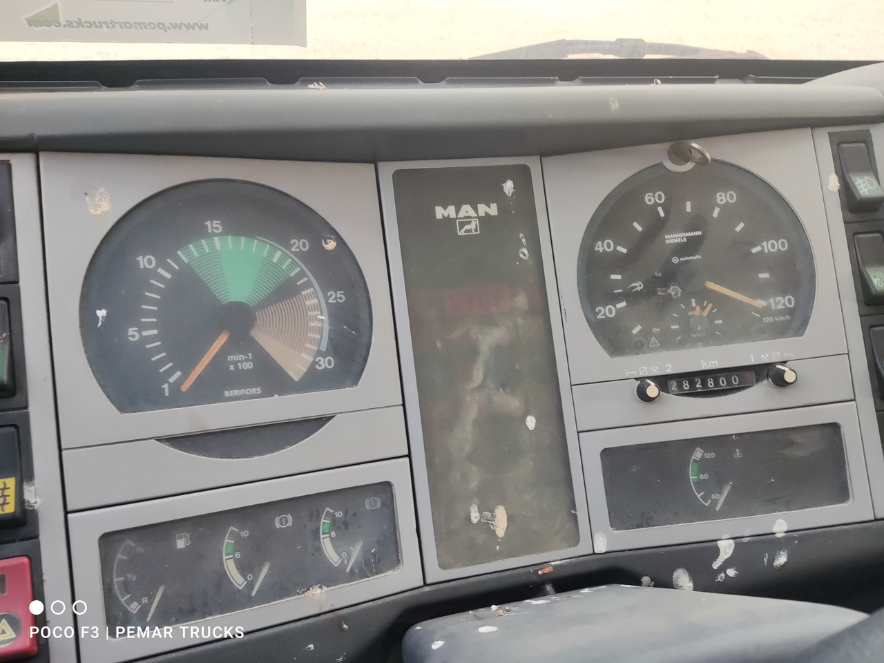 Camion plateau MAN L2000: photos 11 Camion plateau MAN L2000: photos 11