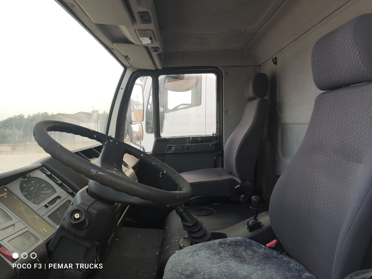 Camion plateau MAN L2000: photos 8 Camion plateau MAN L2000: photos 8