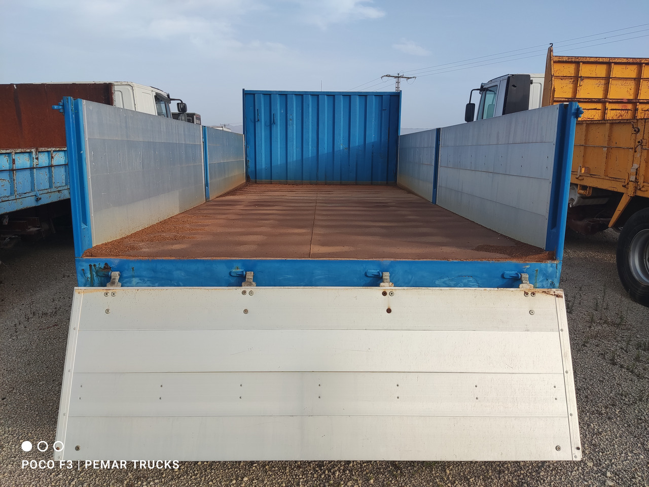 Camion plateau MAN L2000: photos 7 Camion plateau MAN L2000: photos 7