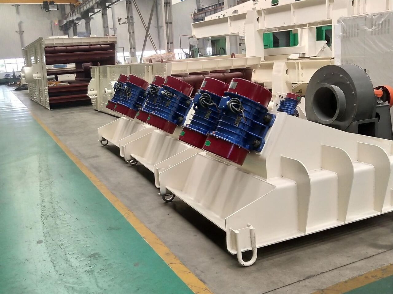 Kinglink Transit Hopper Pan Vibrating feeder GZG1012 - Machine d'exploitation minière: photos 3 Kinglink Transit Hopper Pan Vibrating feeder GZG1012 - Machine d'exploitation minière: photos 3