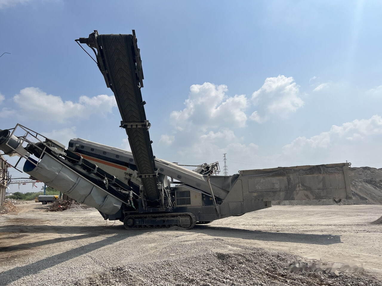 Metso LOKOTRACK ST4.8 SCALPER STONE VIBRATING SCREEN - Concasseur mobile: photos 2 Metso LOKOTRACK ST4.8 SCALPER STONE VIBRATING SCREEN - Concasseur mobile: photos 2