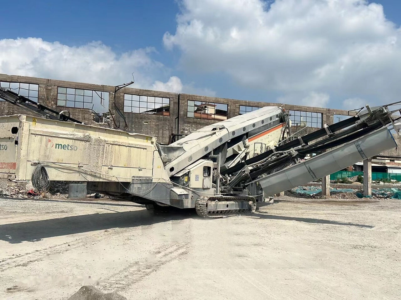 Metso LOKOTRACK ST4.8 SCALPER STONE VIBRATING SCREEN - Concasseur mobile: photos 3 Metso LOKOTRACK ST4.8 SCALPER STONE VIBRATING SCREEN - Concasseur mobile: photos 3