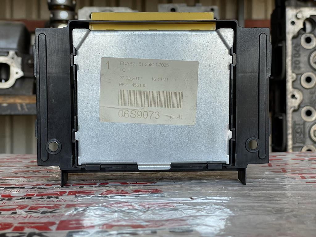 MAN ECAS 4x2/3P - 81.25811 - 7025 - Bloc de gestion pour Camion: photos 3 MAN ECAS 4x2/3P - 81.25811 - 7025 - Bloc de gestion pour Camion: photos 3