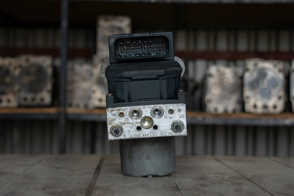 MERCEDES-BENZ ABS BRAKE UNIT - Pièces de frein pour Camion: photos 1 MERCEDES-BENZ ABS BRAKE UNIT - Pièces de frein pour Camion: photos 1