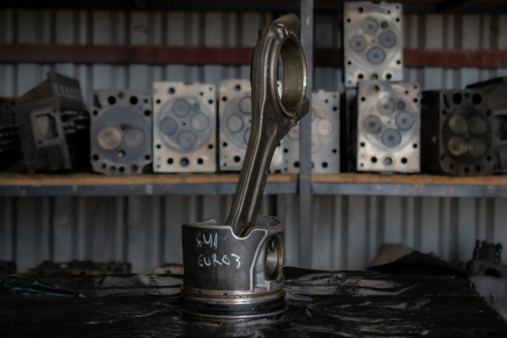 MERCEDES-BENZ ACTROS EURO III 6CYLINDER WITH ENGINE CODE ΟΜ 541 - Bielle pour Camion: photos 1 MERCEDES-BENZ ACTROS EURO III 6CYLINDER WITH ENGINE CODE ΟΜ 541 - Bielle pour Camion: photos 1