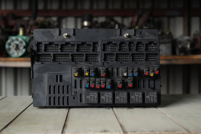 MERCEDES-BENZ ACTROS GRUNDMODUL - Bloc de gestion pour Camion: photos 2 MERCEDES-BENZ ACTROS GRUNDMODUL - Bloc de gestion pour Camion: photos 2