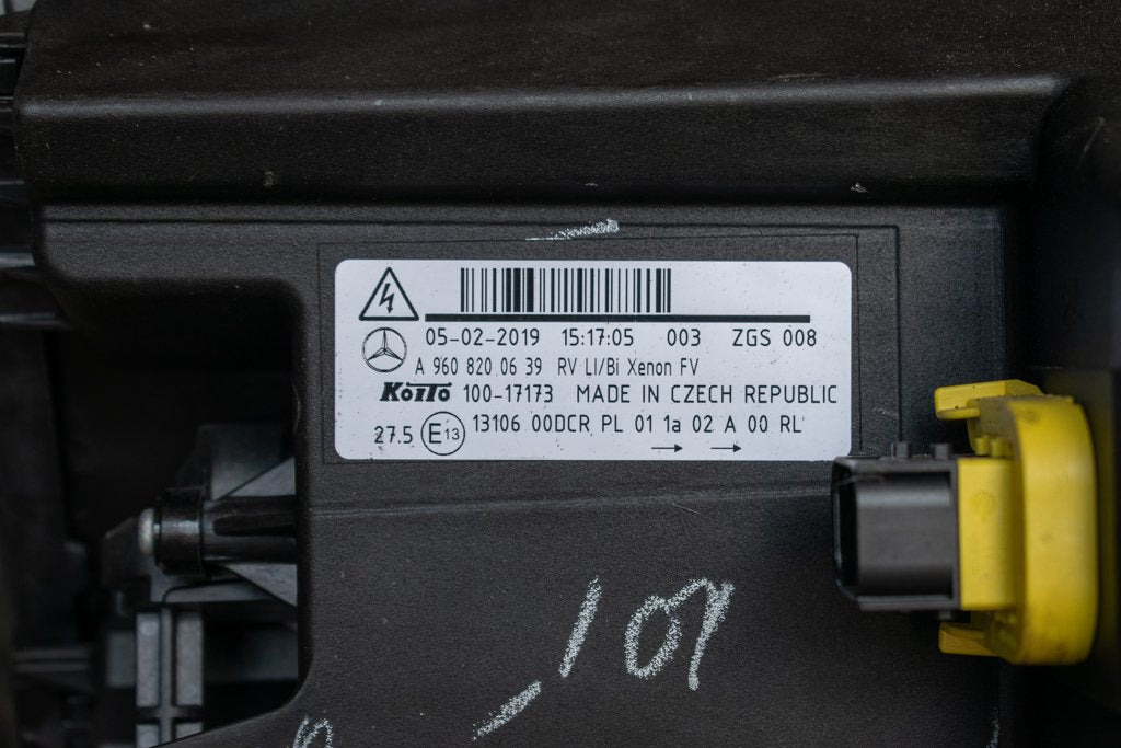 MERCEDES-BENZ ACTROS MP IV XENON LIGHTS - EURO VI - DRIVER - Lumière/ Éclairage pour Camion: photos 2 MERCEDES-BENZ ACTROS MP IV XENON LIGHTS - EURO VI - DRIVER - Lumière/ Éclairage pour Camion: photos 2