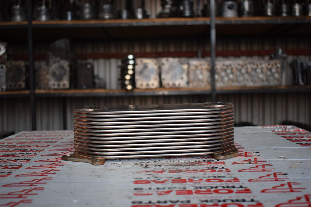 MERCEDES-BENZ ACTROS MP4 - Radiateur d'huile pour Camion: photos 1 MERCEDES-BENZ ACTROS MP4 - Radiateur d'huile pour Camion: photos 1