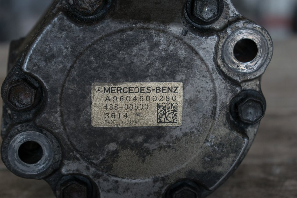 MERCEDES-BENZ ACTROS MP4 - Pompe de support pour Camion: photos 3 MERCEDES-BENZ ACTROS MP4 - Pompe de support pour Camion: photos 3
