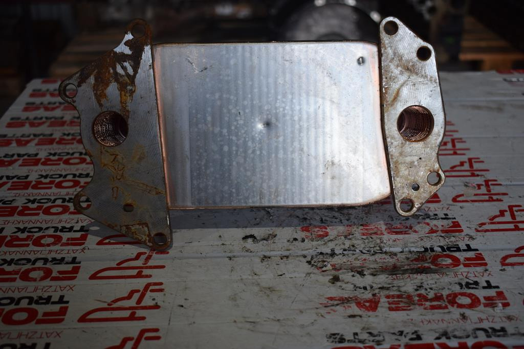 MERCEDES-BENZ ACTROS MP4 - Radiateur d'huile pour Camion: photos 2 MERCEDES-BENZ ACTROS MP4 - Radiateur d'huile pour Camion: photos 2