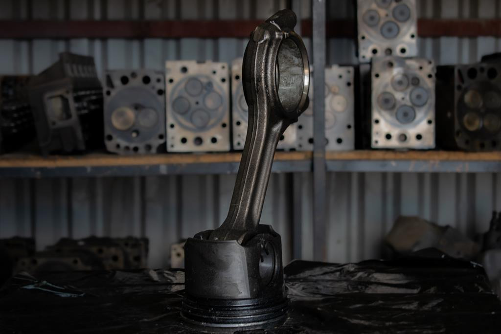 MERCEDES-BENZ ACTROS PISTON WITH CONNECTING ROD EURO VI FOR ENGINE CODE ΟΜ 471 - Bielle pour Camion: photos 1 MERCEDES-BENZ ACTROS PISTON WITH CONNECTING ROD EURO VI FOR ENGINE CODE ΟΜ 471 - Bielle pour Camion: photos 1