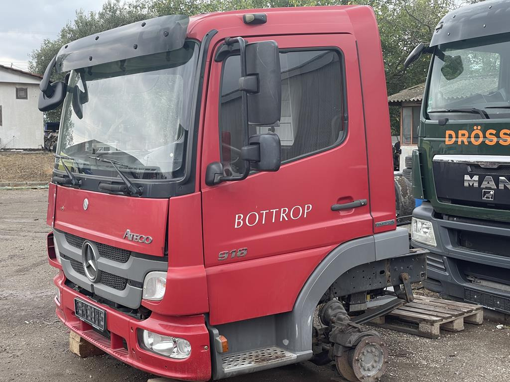 MERCEDES-BENZ ATEGO 3 - Cabine pour Camion: photos 3 MERCEDES-BENZ ATEGO 3 - Cabine pour Camion: photos 3