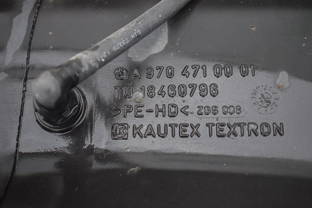 MERCEDES-BENZ ATEGO - 90lt - Réservoir de carburant pour Camion: photos 2 MERCEDES-BENZ ATEGO - 90lt - Réservoir de carburant pour Camion: photos 2