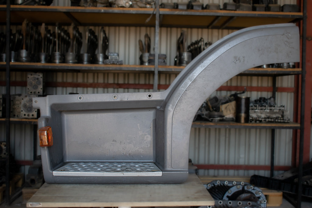 MERCEDES-BENZ ATEGO SINGLE STEP LEFT - DRIVER - Marchepied pour Camion: photos 1 MERCEDES-BENZ ATEGO SINGLE STEP LEFT - DRIVER - Marchepied pour Camion: photos 1