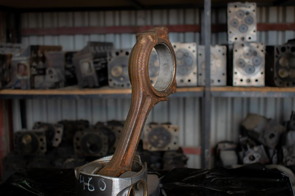 MERCEDES-BENZ AXOR EURO V WITH ENGINE CODE OM 460 - Bielle pour Camion: photos 3 MERCEDES-BENZ AXOR EURO V WITH ENGINE CODE OM 460 - Bielle pour Camion: photos 3