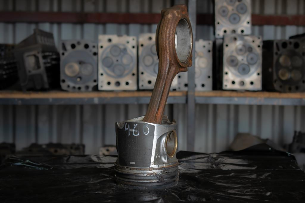 MERCEDES-BENZ AXOR EURO V WITH ENGINE CODE OM 460 - Bielle pour Camion: photos 1 MERCEDES-BENZ AXOR EURO V WITH ENGINE CODE OM 460 - Bielle pour Camion: photos 1