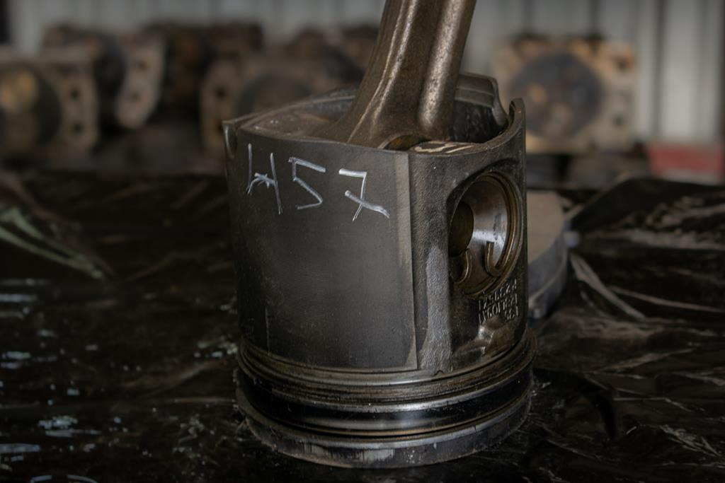 MERCEDES-BENZ AXOR PISTON WITH CONNECTING ROD FOR ENGINE CODE OM 457 - Bielle pour Camion: photos 3 MERCEDES-BENZ AXOR PISTON WITH CONNECTING ROD FOR ENGINE CODE OM 457 - Bielle pour Camion: photos 3