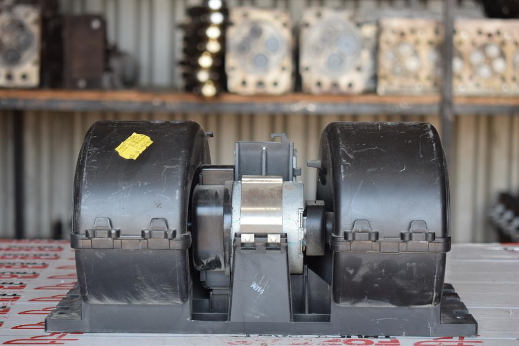MERCEDES-BENZ SK RADIATOR MOTOR - Radiateur pour Camion: photos 3 MERCEDES-BENZ SK RADIATOR MOTOR - Radiateur pour Camion: photos 3