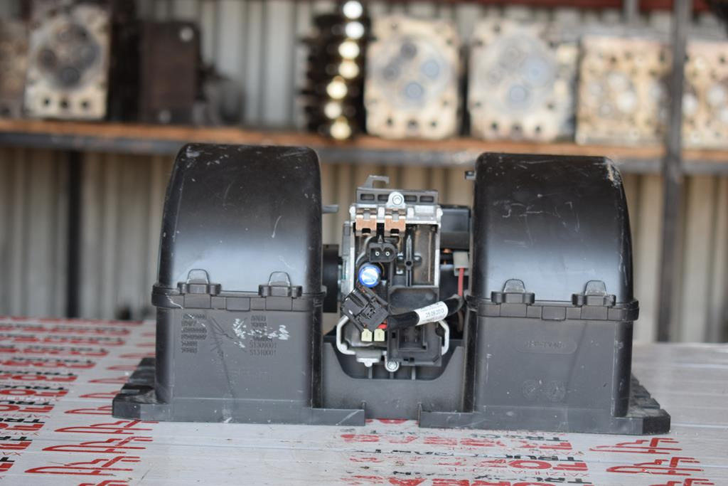 MERCEDES-BENZ SK RADIATOR MOTOR - Radiateur pour Camion: photos 2 MERCEDES-BENZ SK RADIATOR MOTOR - Radiateur pour Camion: photos 2