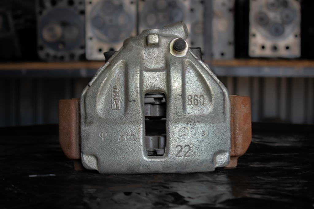 MERCEDES-BENZ SPRINTER OM602 - PASSENGER - Étrier de frein pour Camion: photos 1 MERCEDES-BENZ SPRINTER OM602 - PASSENGER - Étrier de frein pour Camion: photos 1