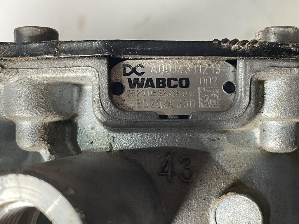 MERCEDES-BENZ TRAILER CONTROL VALVE - 0014311213 - Valve de frein pour Camion: photos 3 MERCEDES-BENZ TRAILER CONTROL VALVE - 0014311213 - Valve de frein pour Camion: photos 3