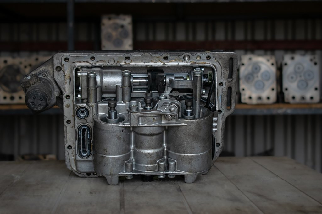 ZF ASTRONIC GEARBOX CONTROL UNIT FOR MAN - Bloc de gestion pour Camion: photos 1 ZF ASTRONIC GEARBOX CONTROL UNIT FOR MAN - Bloc de gestion pour Camion: photos 1