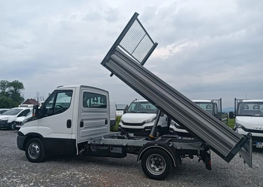Iveco 35C13, 35C12, 35C14, 35C15 - Utilitaire benne: photos 4 Iveco 35C13, 35C12, 35C14, 35C15 - Utilitaire benne: photos 4