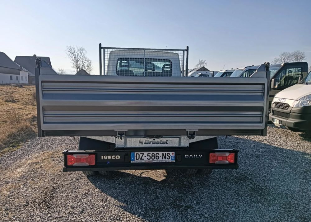 Iveco 35C13, 35C12, 35C14, 35C15 - Utilitaire benne: photos 4 Iveco 35C13, 35C12, 35C14, 35C15 - Utilitaire benne: photos 4