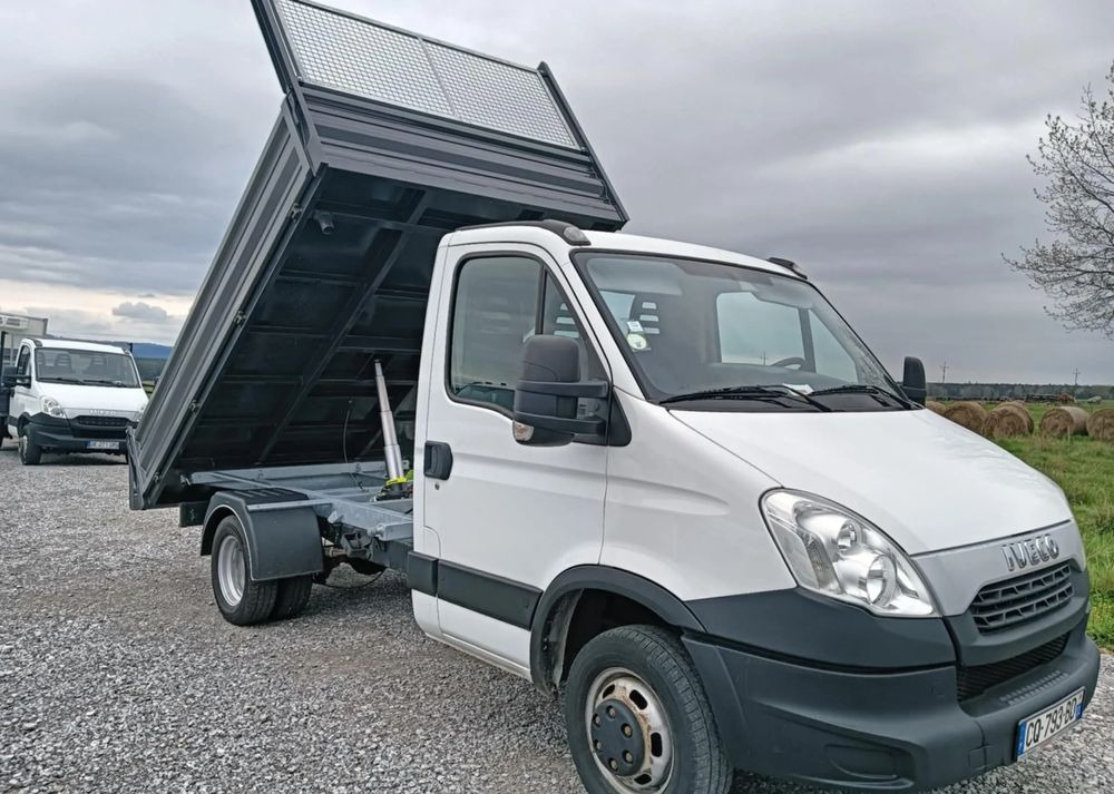 Iveco 35C13, 35C12, 35C15 - Utilitaire benne: photos 2 Iveco 35C13, 35C12, 35C15 - Utilitaire benne: photos 2