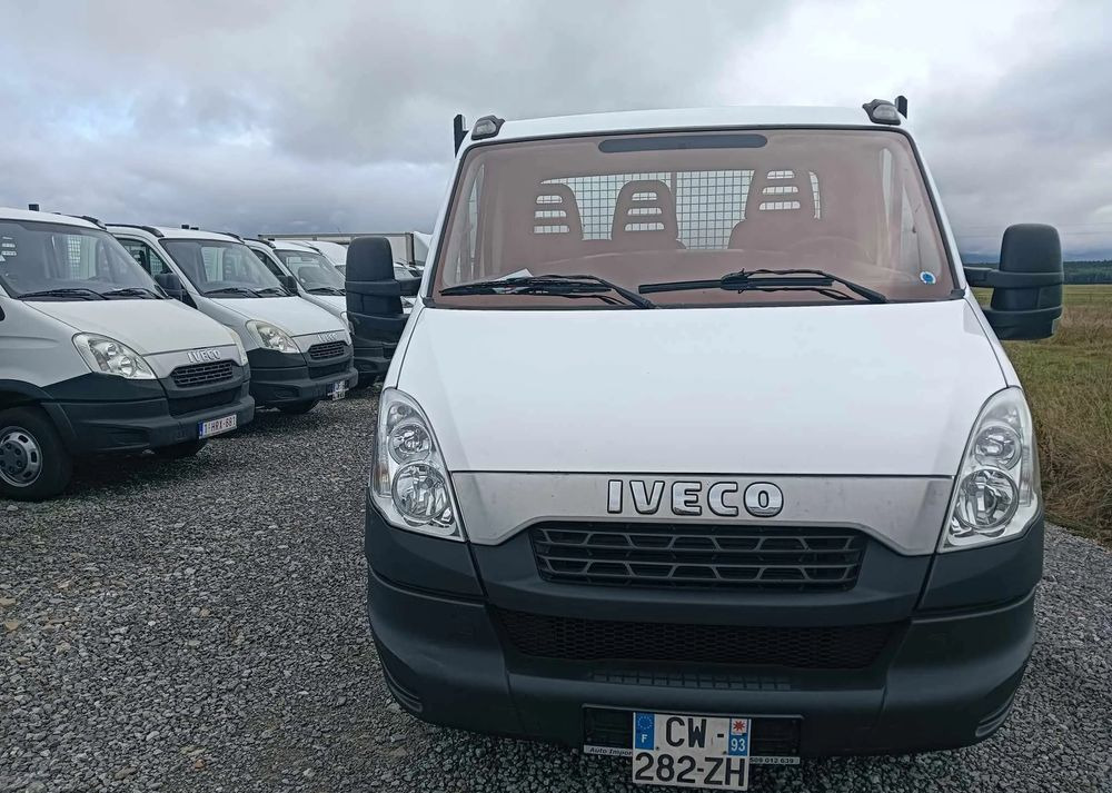 Iveco 35C13, 35C12 - Utilitaire benne: photos 3 Iveco 35C13, 35C12 - Utilitaire benne: photos 3
