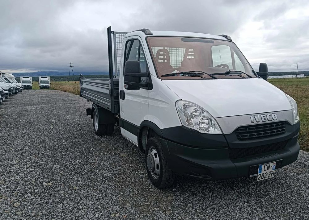 Iveco 35C13, 35C12 - Utilitaire benne: photos 3 Iveco 35C13, 35C12 - Utilitaire benne: photos 3