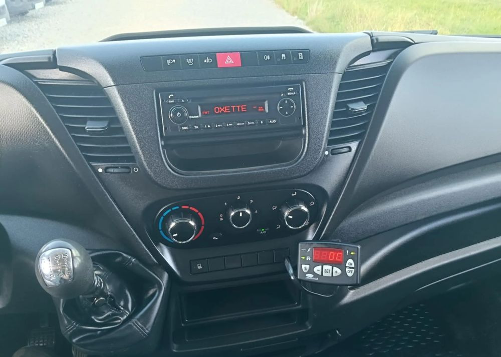 Iveco 35S16, 35S15, 35S14, 35S13, 35C13, 35C14 - Utilitaire frigorifique: photos 4 Iveco 35S16, 35S15, 35S14, 35S13, 35C13, 35C14 - Utilitaire frigorifique: photos 4