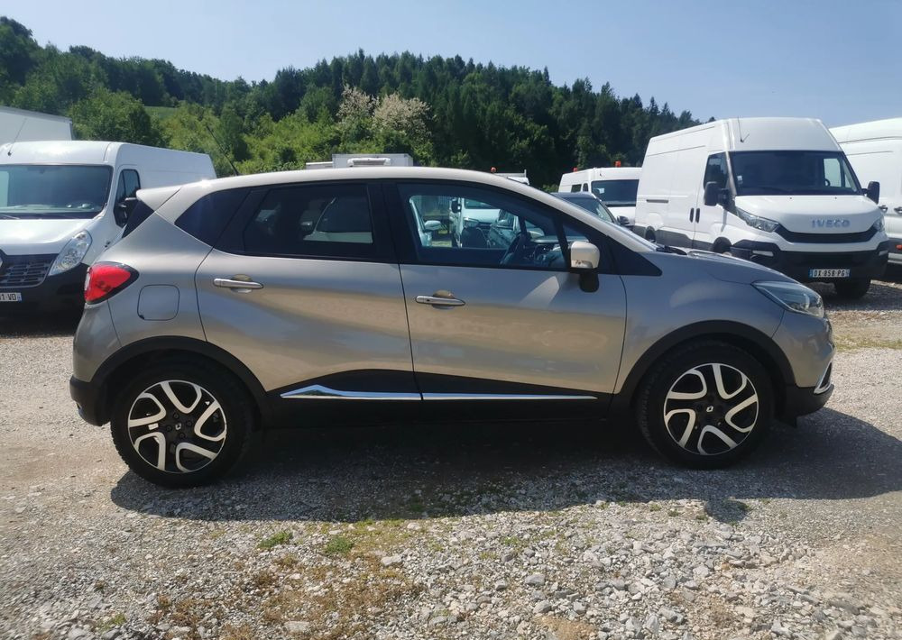 Renault Captur 0.9 Energy TCe Intens - SUV: photos 3 Renault Captur 0.9 Energy TCe Intens - SUV: photos 3