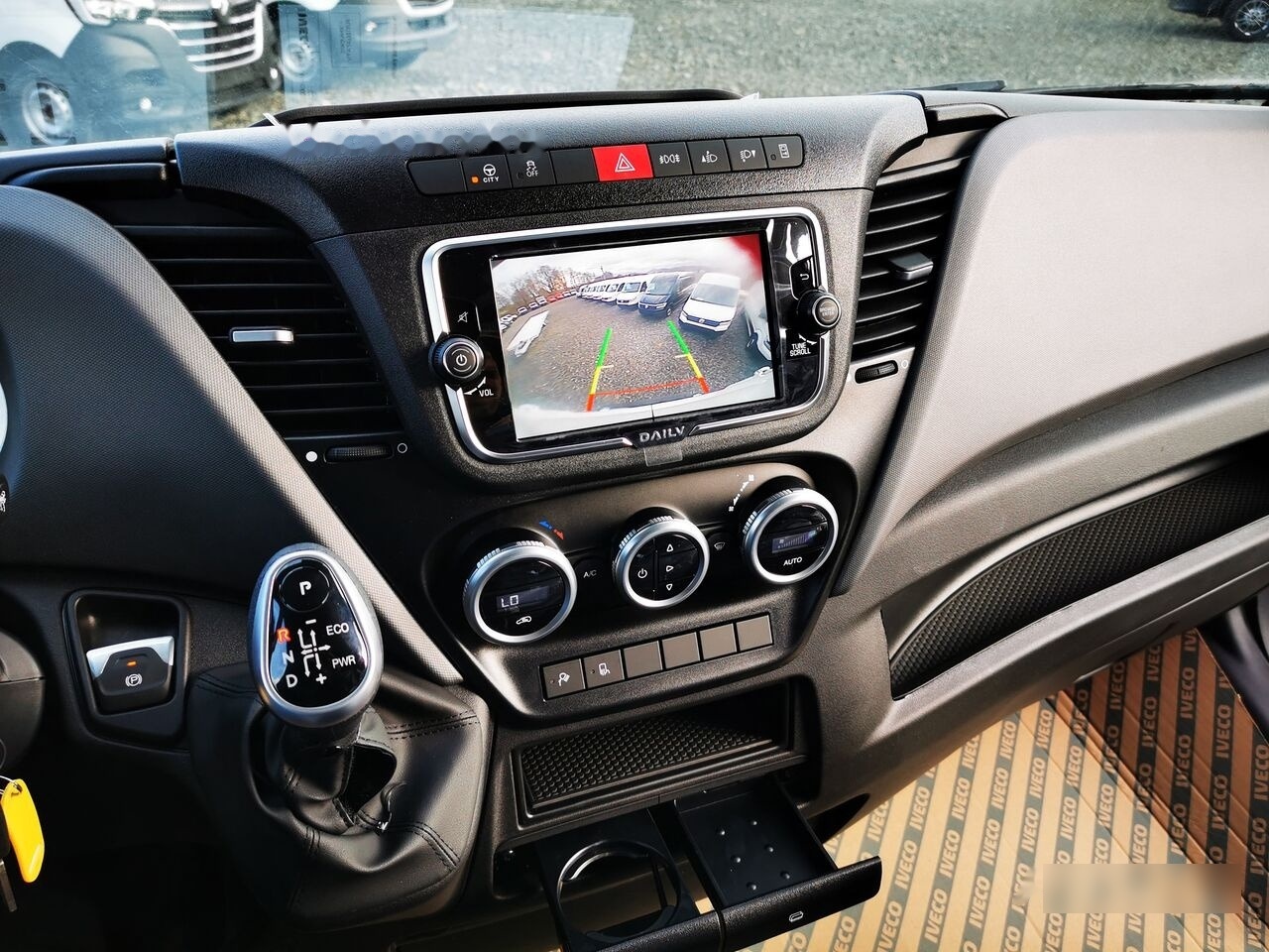 Fourgon utilitaire neuf IVECO IVECO 35S18HA8 V L4H2: photos 11