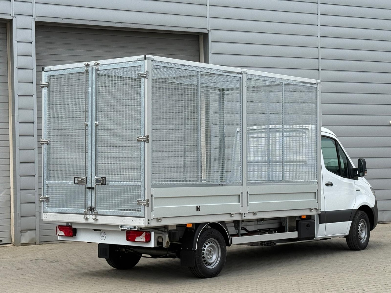 Mercedes eSprinter - Utilitaire plateau, Utilitaire électrique: photos 2 Mercedes eSprinter - Utilitaire plateau, Utilitaire électrique: photos 2
