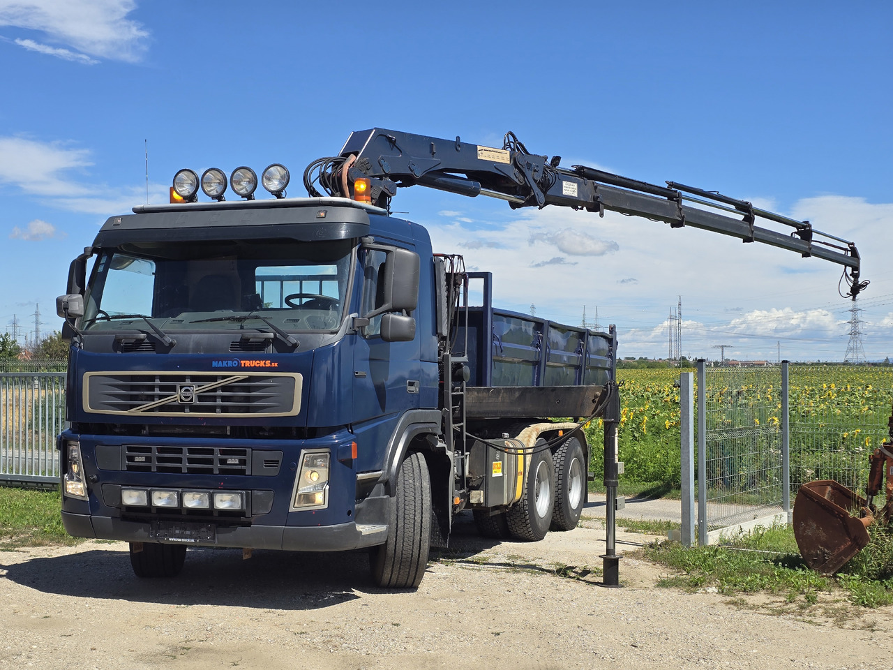 VOLVO FM 420 6X4 / KIPPER / CRANE HMF 1823 K4 - Camion benne, Camion grue: photos 3 VOLVO FM 420 6X4 / KIPPER / CRANE HMF 1823 K4 - Camion benne, Camion grue: photos 3