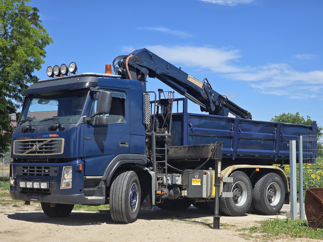 VOLVO FM 420 6X4 / KIPPER / CRANE HMF 1823 K4 - Camion benne, Camion grue: photos 1 VOLVO FM 420 6X4 / KIPPER / CRANE HMF 1823 K4 - Camion benne, Camion grue: photos 1