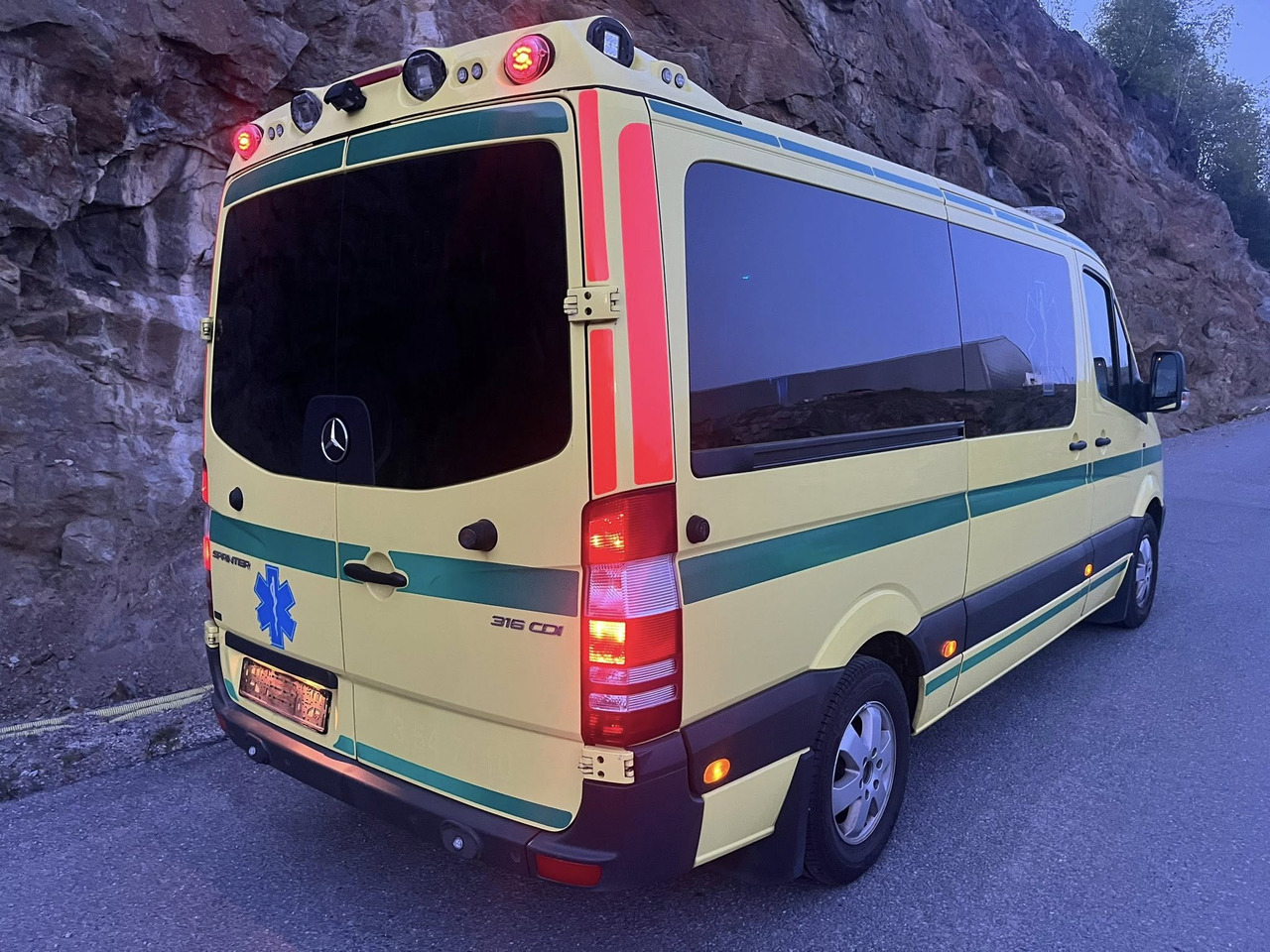 Mercedes-Benz Sprinter 316 - 2 stretcher AMBULANCE / Krankenwagen / Швидка допомога - Ambulance: photos 3 Mercedes-Benz Sprinter 316 - 2 stretcher AMBULANCE / Krankenwagen / Швидка допомога - Ambulance: photos 3