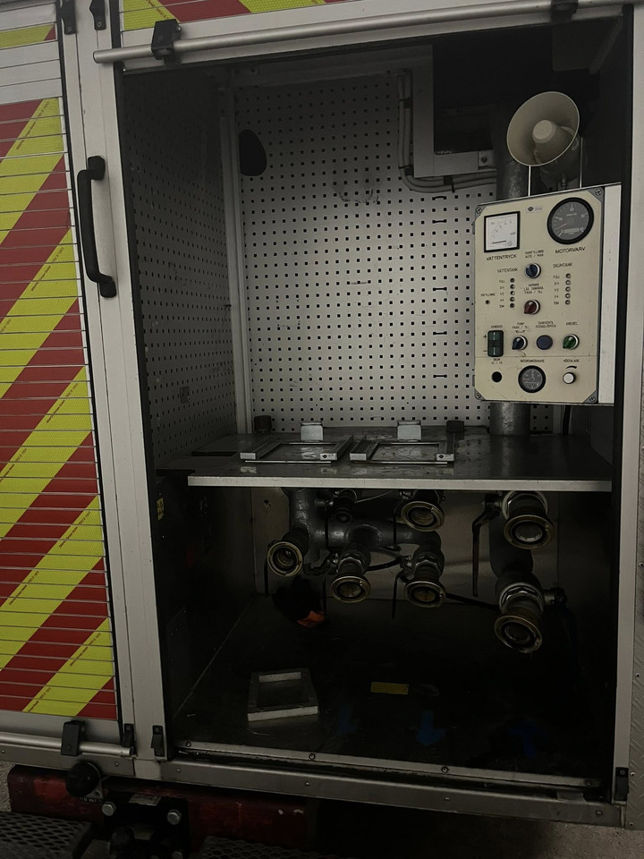 SCANIA P94GB 4x2 NZ310 - Fire engine - Camion de pompier: photos 5 SCANIA P94GB 4x2 NZ310 - Fire engine - Camion de pompier: photos 5