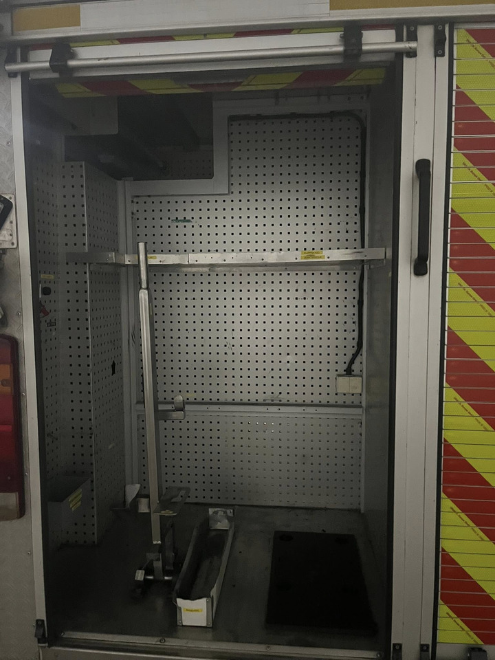 SCANIA P94GB 4x2 NZ310 - Fire engine - Camion de pompier: photos 4 SCANIA P94GB 4x2 NZ310 - Fire engine - Camion de pompier: photos 4