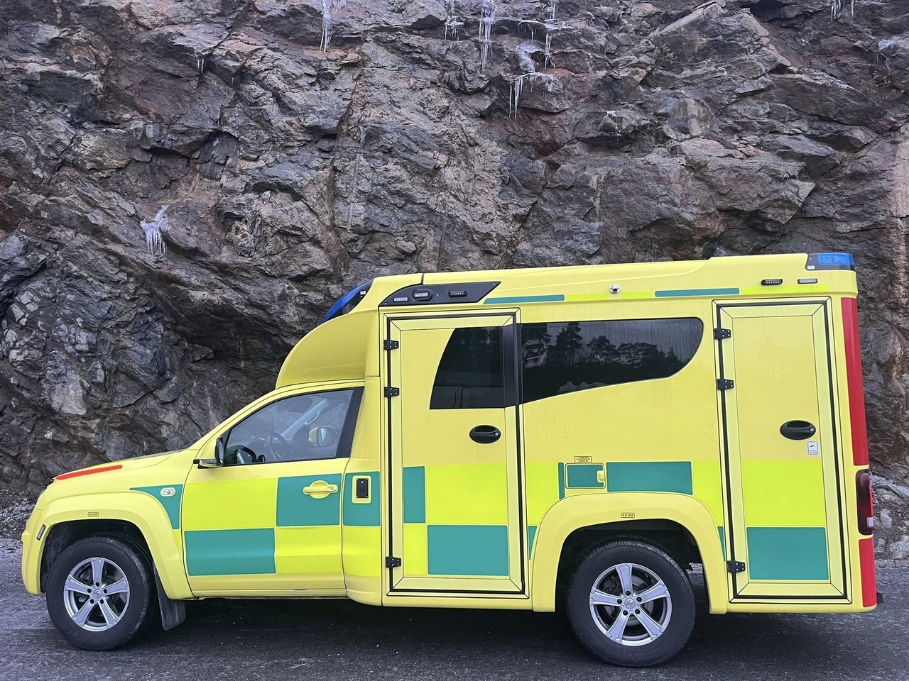 VOLKSWAGEN Amarok 4motion - AMBULANCE / ambulanse / ambulanssi - Ambulance: photos 5 VOLKSWAGEN Amarok 4motion - AMBULANCE / ambulanse / ambulanssi - Ambulance: photos 5