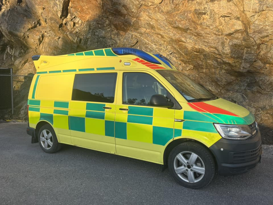 Volkswagen T6 4motions - AMBULANCE - RESERVERAD !! - Ambulance: photos 1 Volkswagen T6 4motions - AMBULANCE - RESERVERAD !! - Ambulance: photos 1